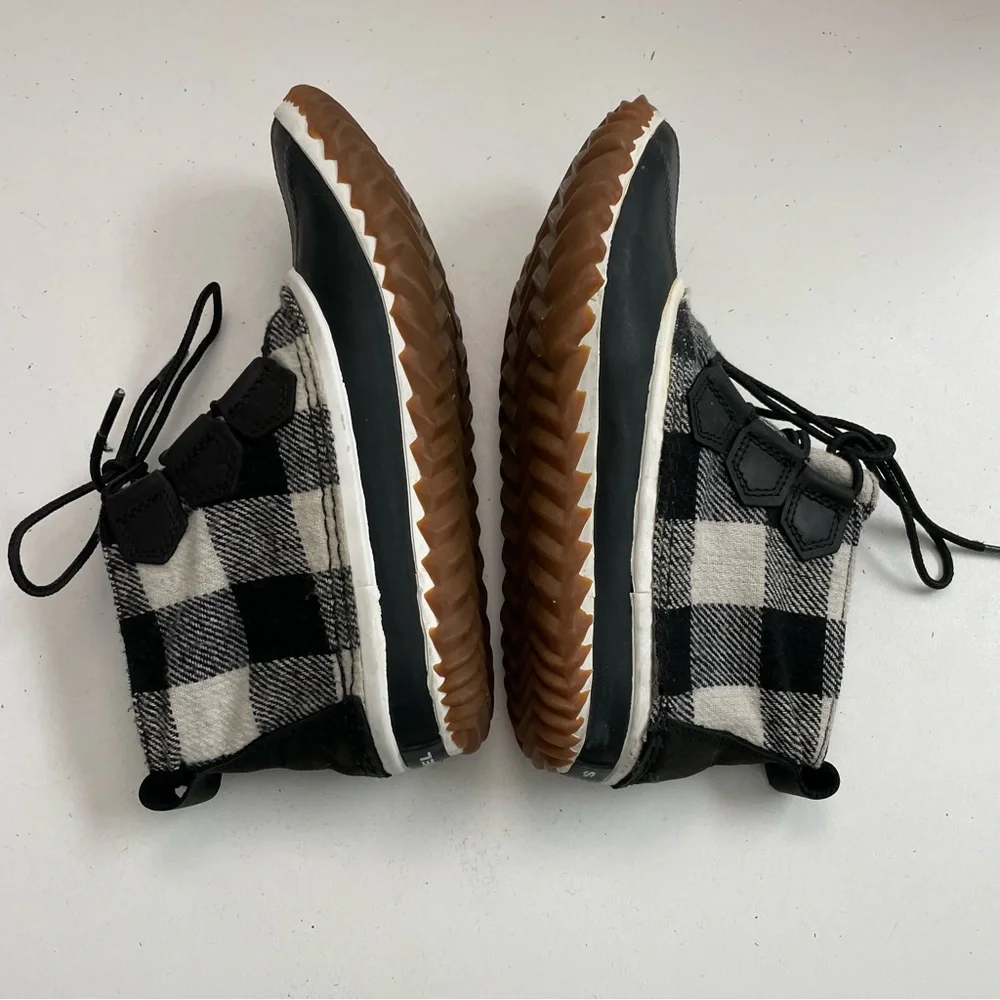 Sorel Out 'n About X Madewell Boots Rain Snow Ankle Flannel Buffalo Check Black - Picture 6 of 15